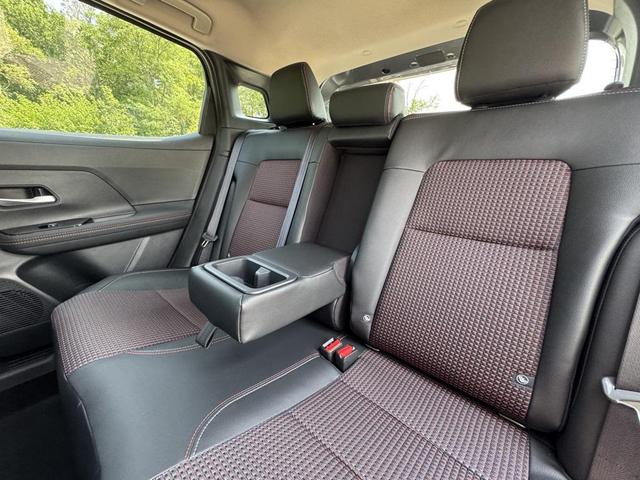 Photo of 2025 Gun Metallic Nissan Kicks