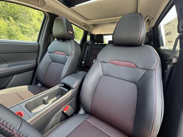 Photo of 2025 Gun Metallic Nissan Kicks