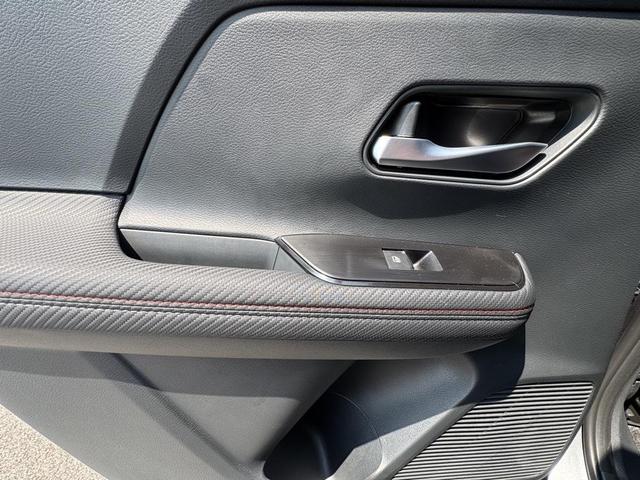 Photo of 2025 Gun Metallic Nissan Kicks