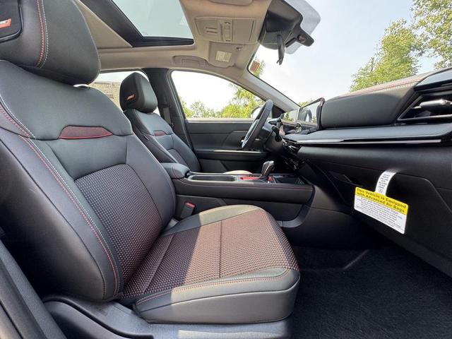 Photo of 2025 Gun Metallic Nissan Kicks