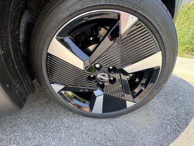 Photo of 2025 Gun Metallic Nissan Kicks