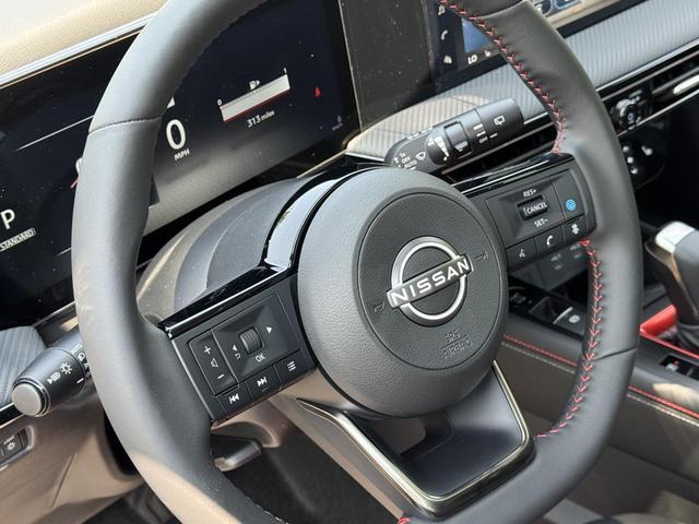 Photo of 2025 Gun Metallic Nissan Kicks