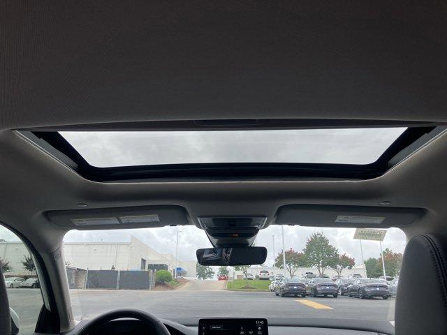 Photo of 2026 Platinum White Pearl Honda HR-V