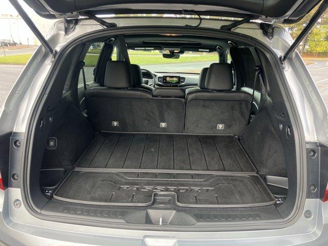 Photo of 2024 Lunar Silver Metallic Honda Passport