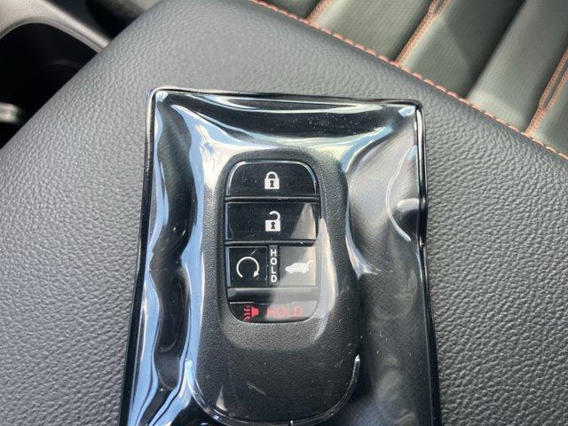 Photo of 2025 Platinum White Pearl Honda CR-V Hybrid