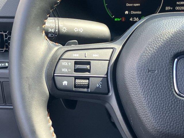 Photo of 2025 Platinum White Pearl Honda CR-V Hybrid