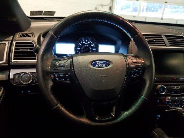 Photo of 2016 White Platinum Clearcoat Metallic Ford Explorer