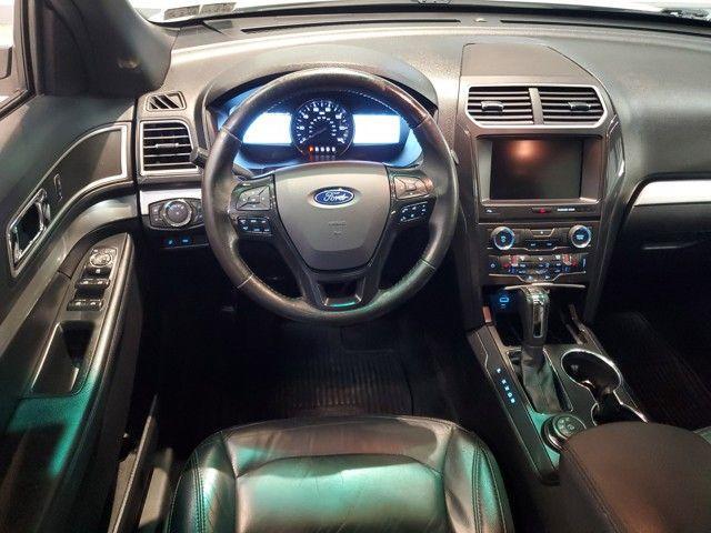 Photo of 2016 White Platinum Clearcoat Metallic Ford Explorer