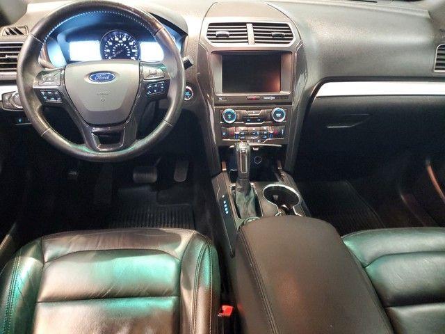 Photo of 2016 White Platinum Clearcoat Metallic Ford Explorer
