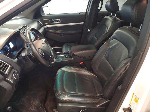 Photo of 2016 White Platinum Clearcoat Metallic Ford Explorer