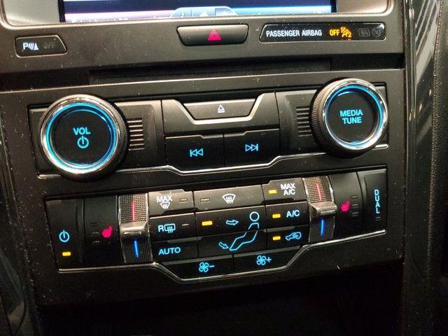 Photo of 2016 White Platinum Clearcoat Metallic Ford Explorer