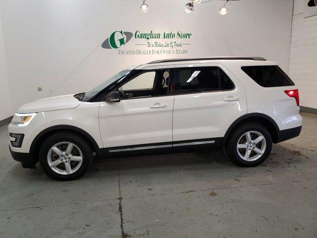 Photo of 2016 White Platinum Clearcoat Metallic Ford Explorer