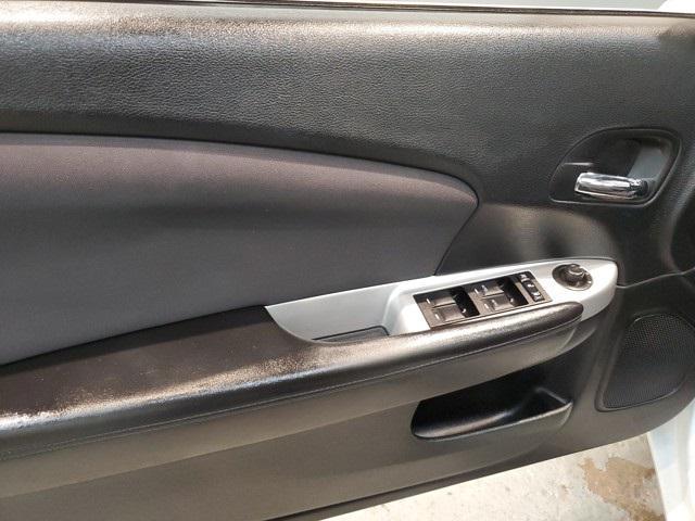 Photo of 2013 Bright White Clearcoat Chrysler 200