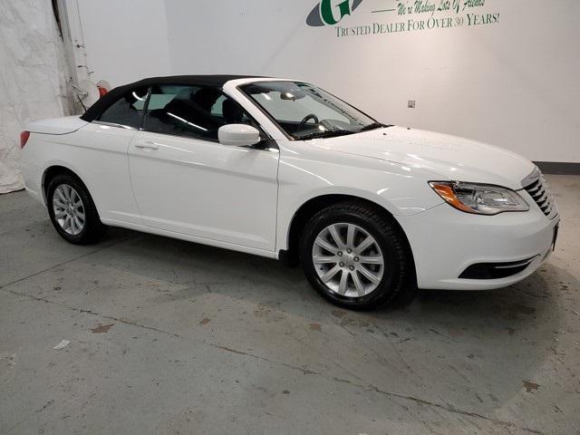 Photo of 2013 Bright White Clearcoat Chrysler 200