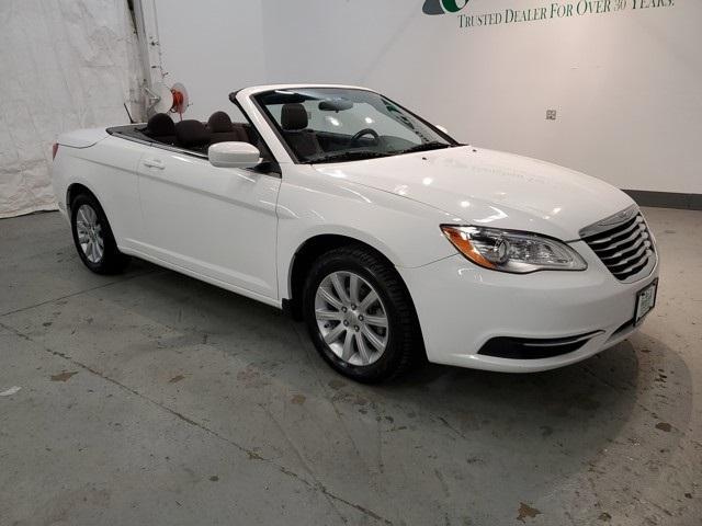 Photo of 2013 Bright White Clearcoat Chrysler 200