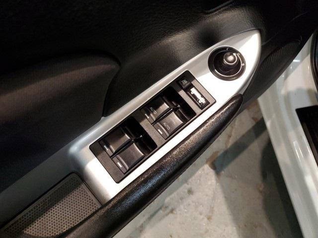 Photo of 2013 Bright White Clearcoat Chrysler 200