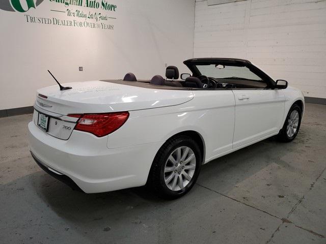 Photo of 2013 Bright White Clearcoat Chrysler 200