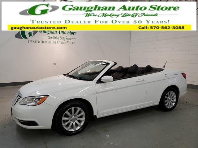 Photo of 2013 Bright White Clearcoat Chrysler 200
