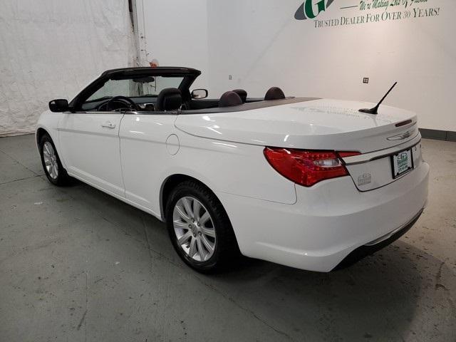 Photo of 2013 Bright White Clearcoat Chrysler 200