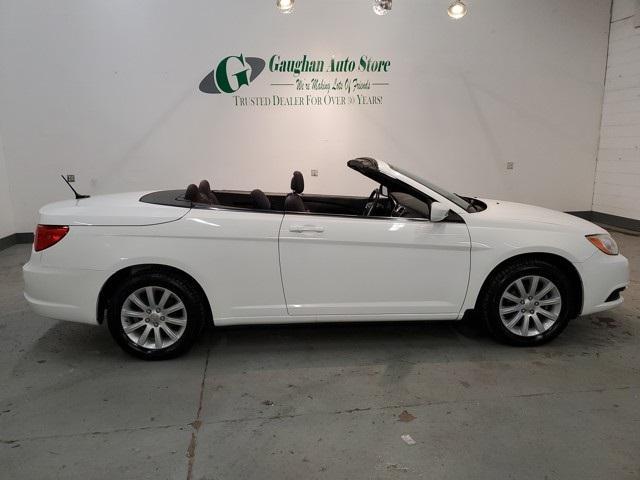 Photo of 2013 Bright White Clearcoat Chrysler 200