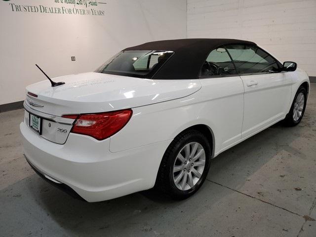 Photo of 2013 Bright White Clearcoat Chrysler 200
