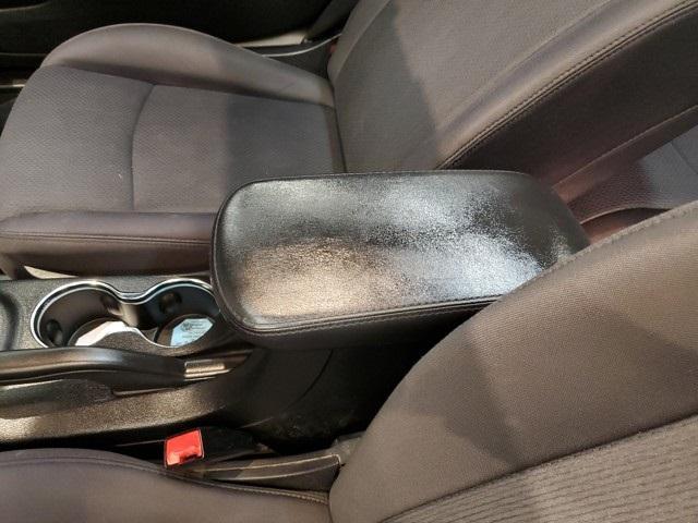Photo of 2013 Bright White Clearcoat Chrysler 200