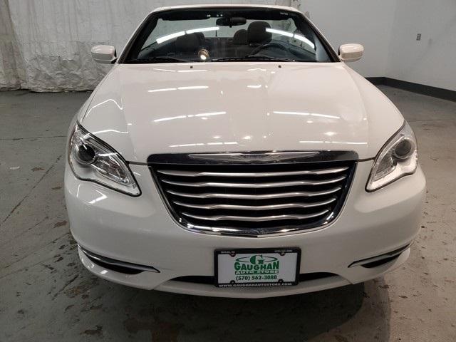 Photo of 2013 Bright White Clearcoat Chrysler 200