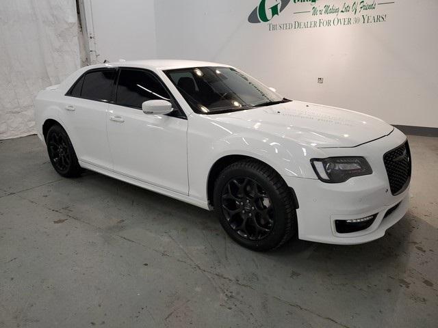 Photo of 2022 Bright White Clearcoat Chrysler 300