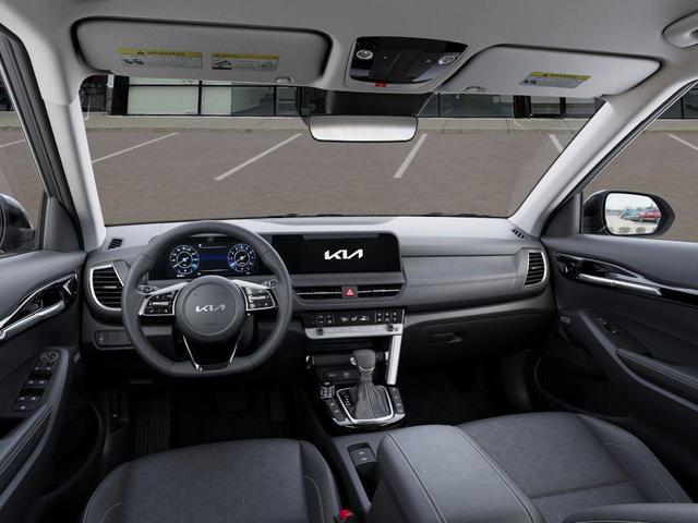 Photo of 2025 Clear White Kia Seltos