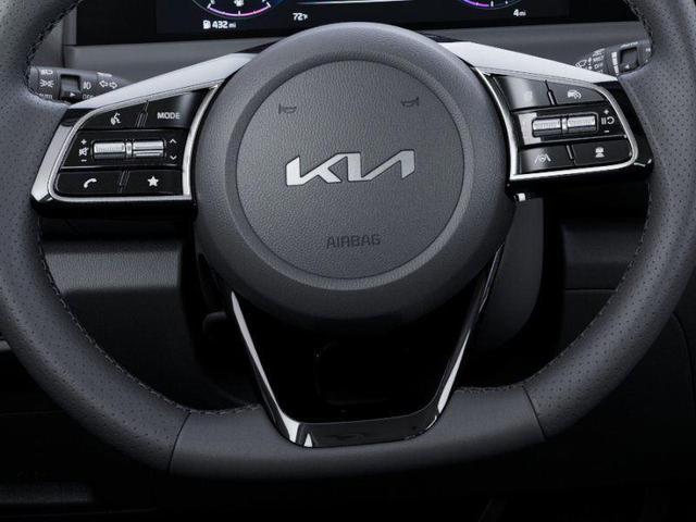 Photo of 2025 Clear White Kia Seltos
