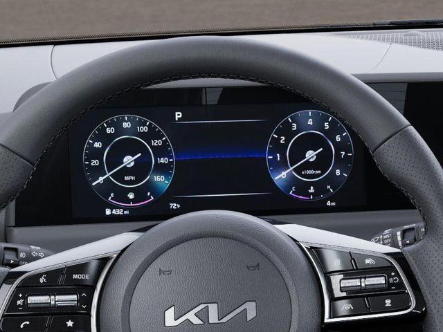 Photo of 2025 Clear White Kia Seltos