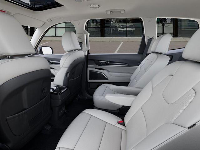 Photo of 2025 Ebony Black Kia Telluride