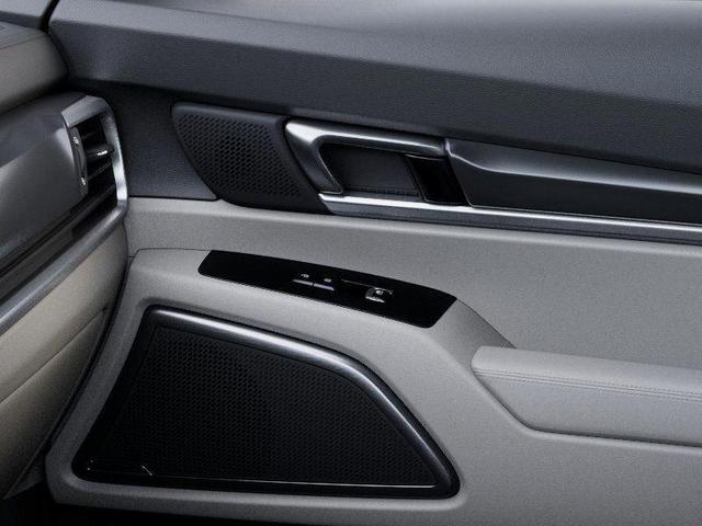 Photo of 2025 Ebony Black Kia Telluride