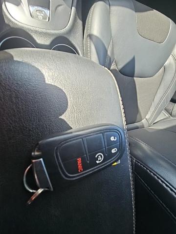 Photo of 2018 Bright White Clearcoat Jeep Cherokee