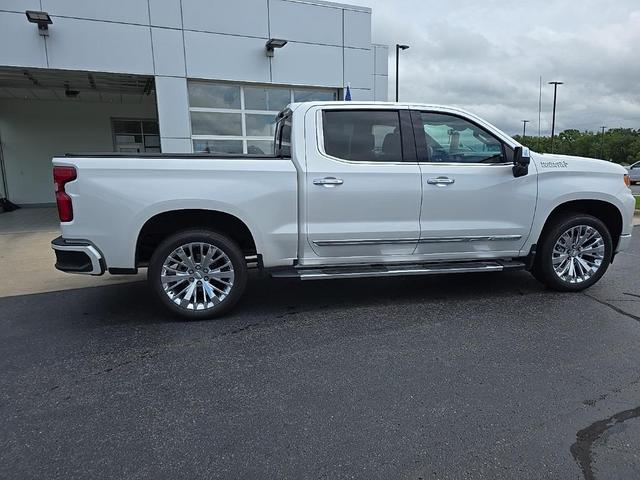 Photo of 2023 Iridescent Pearl Tricoat Chevrolet Silverado 1500