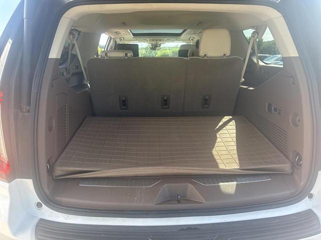 Photo of 2021 White Frost Tricoat GMC Yukon XL