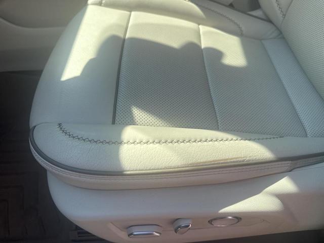 Photo of 2021 White Frost Tricoat GMC Yukon XL