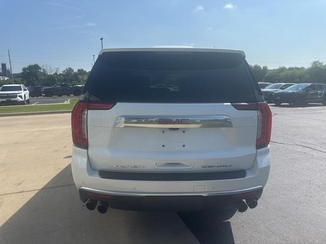 Photo of 2021 White Frost Tricoat GMC Yukon XL