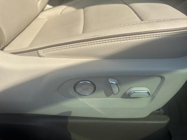 Photo of 2021 White Frost Tricoat GMC Yukon XL