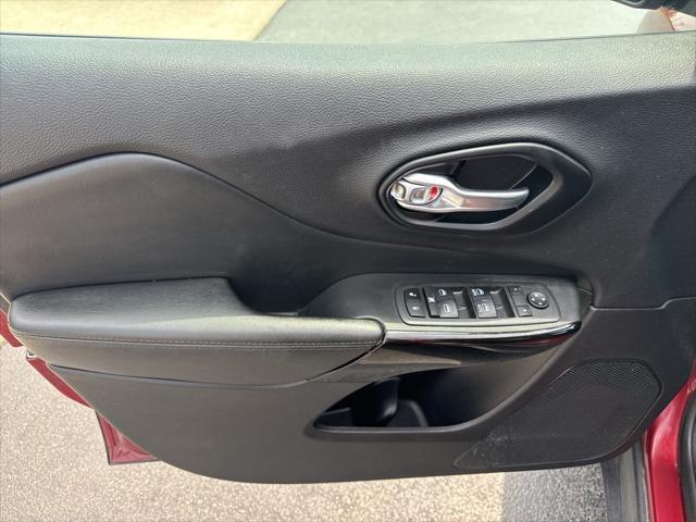 Photo of 2021 Velvet Red Pearlcoat Jeep Cherokee