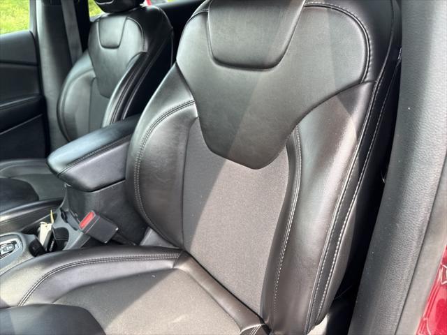 Photo of 2021 Velvet Red Pearlcoat Jeep Cherokee