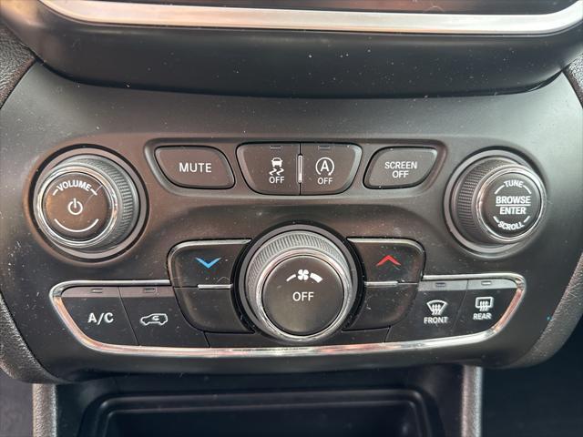 Photo of 2021 Velvet Red Pearlcoat Jeep Cherokee