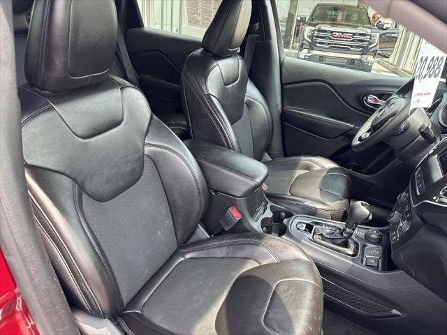 Photo of 2021 Velvet Red Pearlcoat Jeep Cherokee