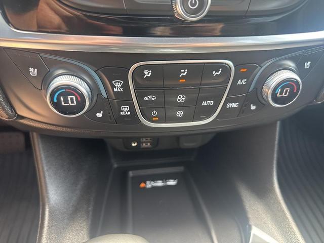 Photo of 2023 Mosaic Black Metallic Chevrolet Traverse