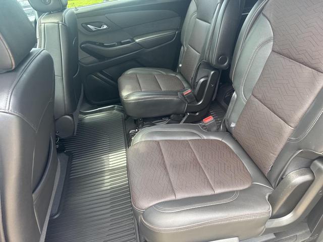 Photo of 2023 Mosaic Black Metallic Chevrolet Traverse