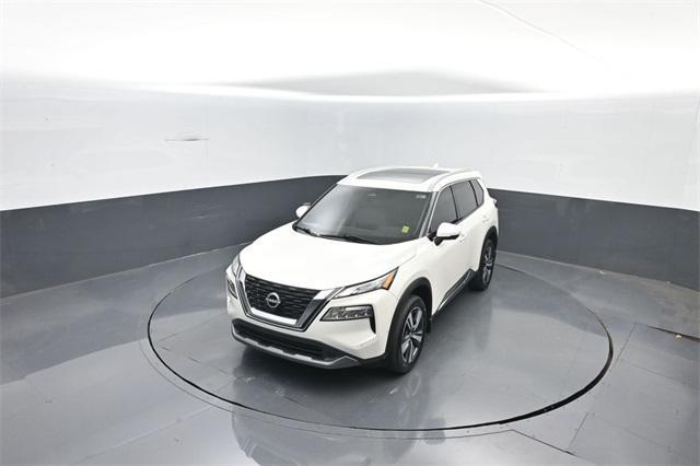 Photo of 2023 Pearl White Tri-Coat Nissan Rogue