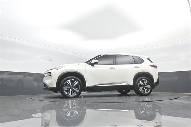Photo of 2023 Pearl White Tri-Coat Nissan Rogue
