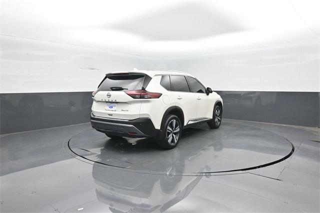 Photo of 2023 Pearl White Tri-Coat Nissan Rogue