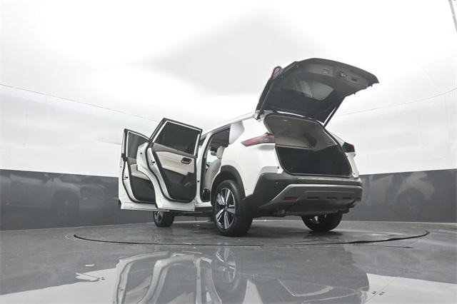 Photo of 2023 Pearl White Tri-Coat Nissan Rogue