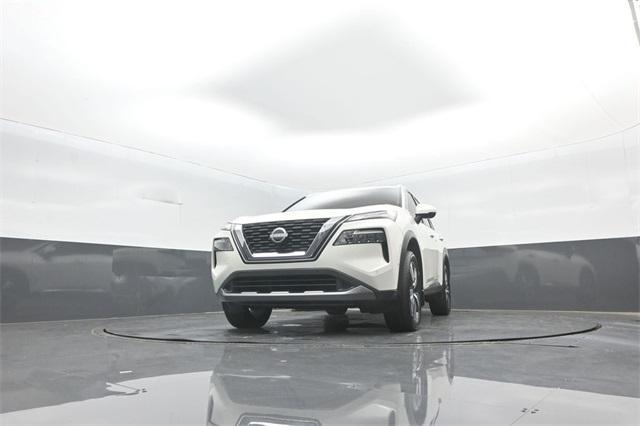 Photo of 2023 Pearl White Tri-Coat Nissan Rogue